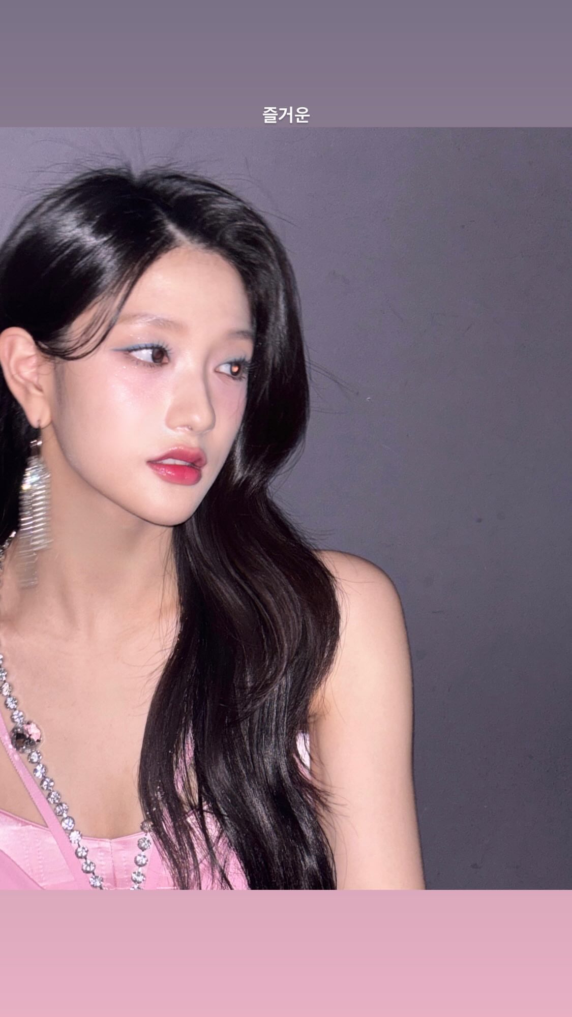 Pink lingerie look bust fromis_9 Lee Seoyeon decadent beauty