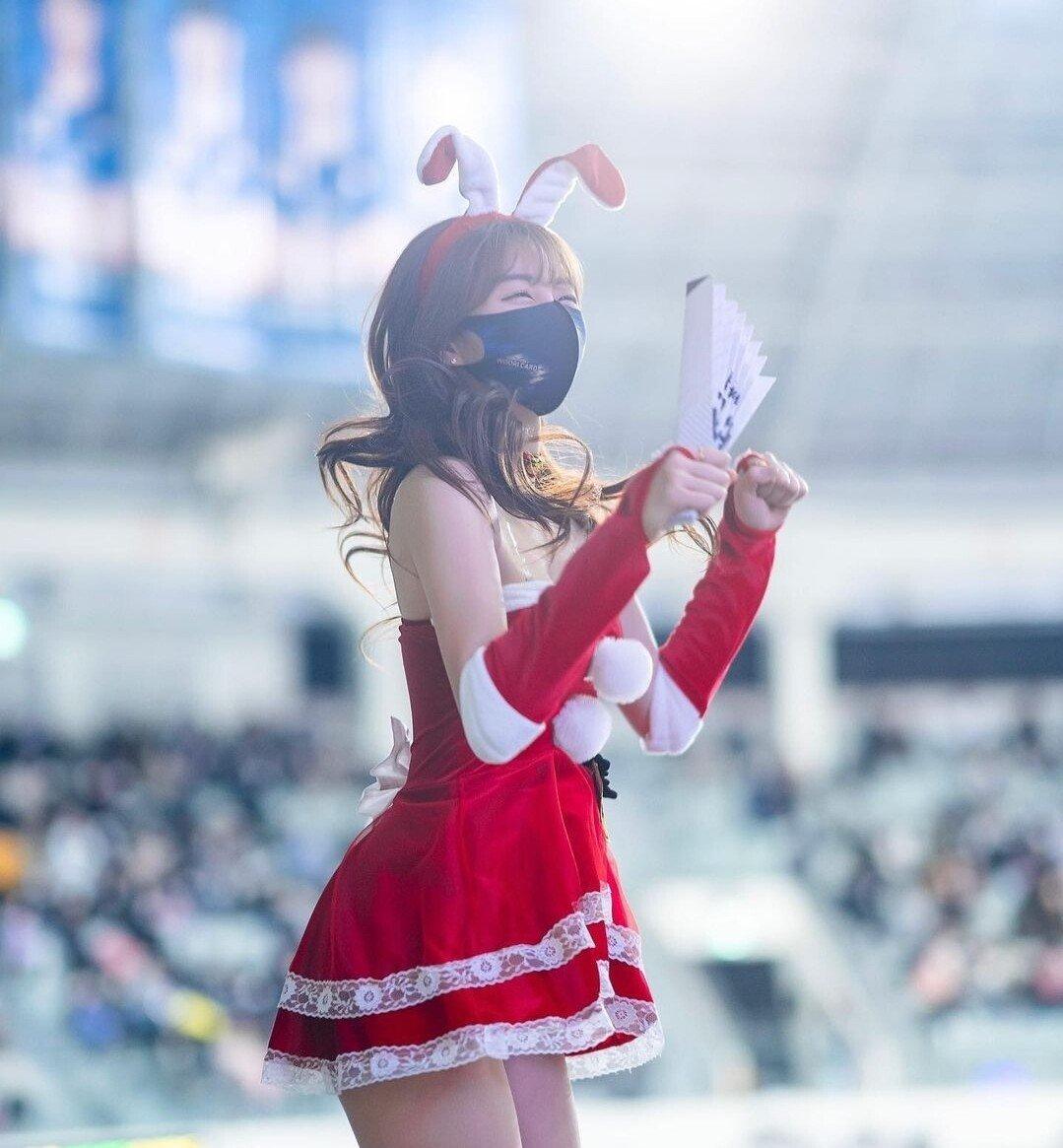 The 2022 Ahn Jihyun cheerleader Santa outfit