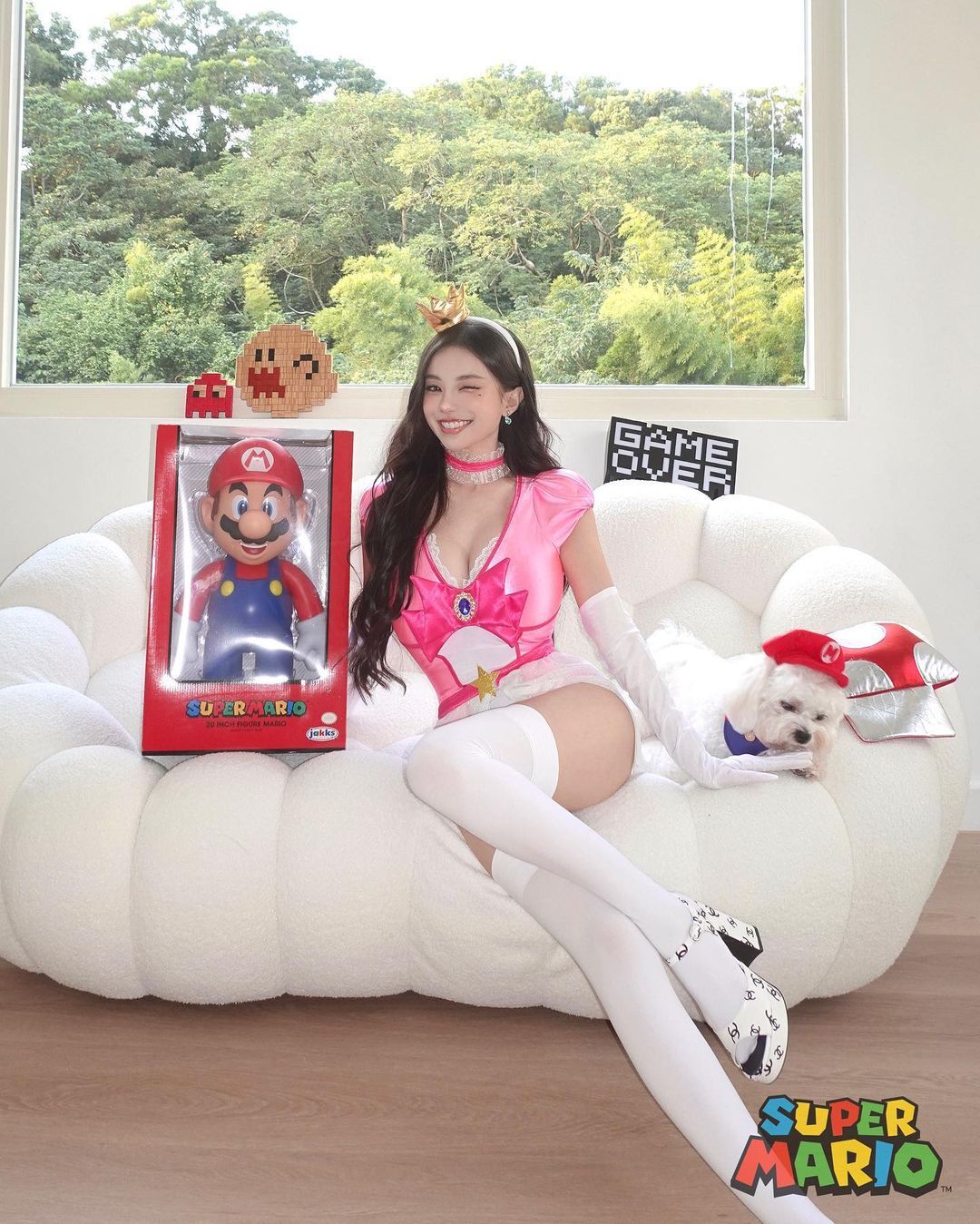 Princess Super Mario Peach cosplay