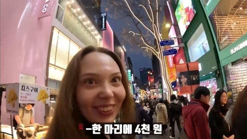 Sisters who went to Myeongdong to buy fish-shaped buns.jpg