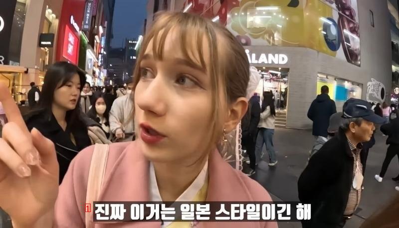 Sisters who went to Myeongdong to buy fish-shaped buns.jpg