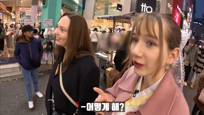 Sisters who went to Myeongdong to buy fish-shaped buns.jpg