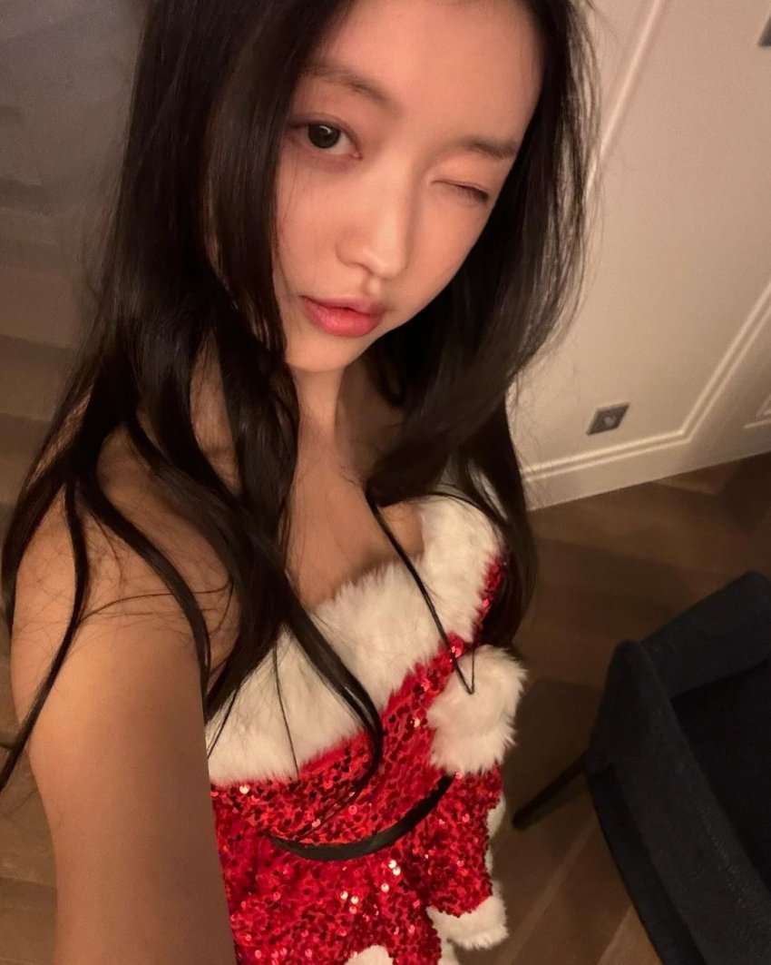 OH MY GIRL's baby who dressed up properly for Christmas event girlfriend look. Cc