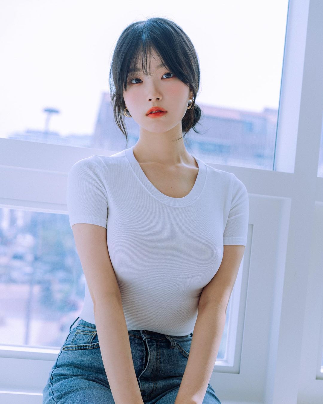 a white t-shirt and jeans