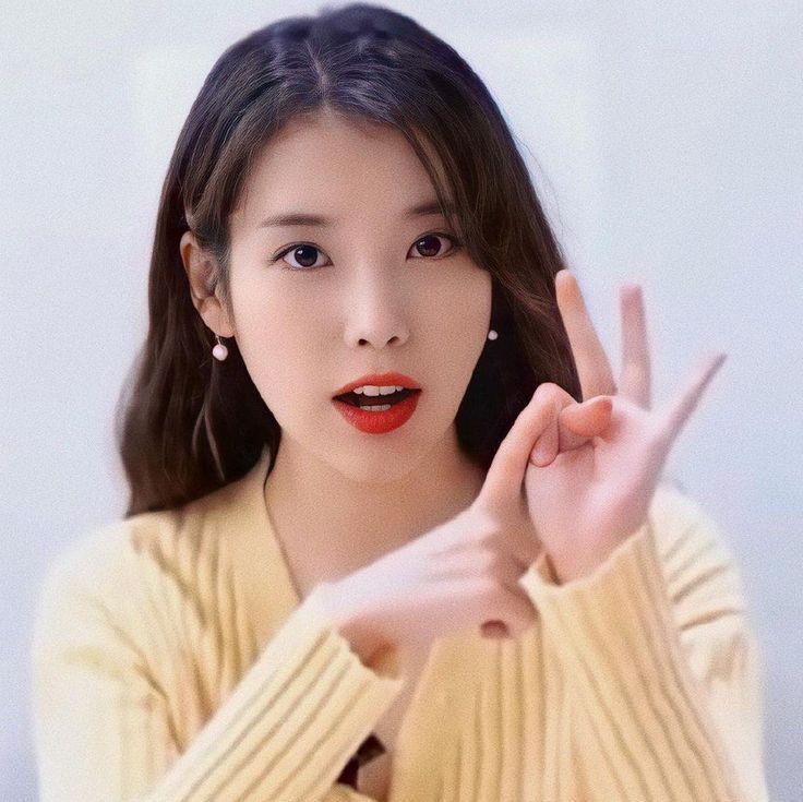 IU