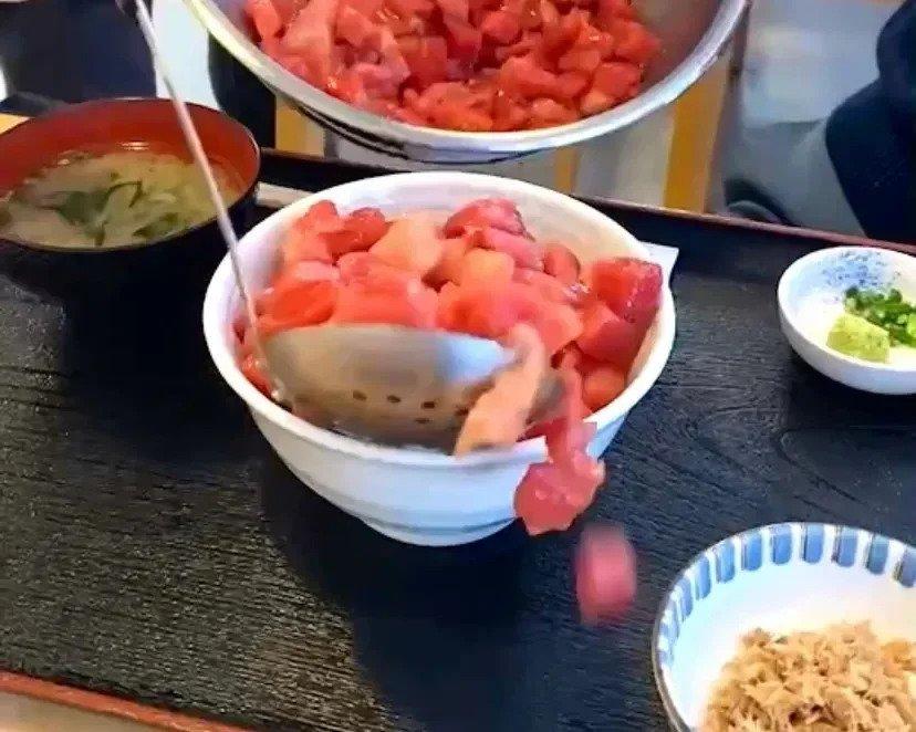 9,000 won tuna rice in Japan.jpg