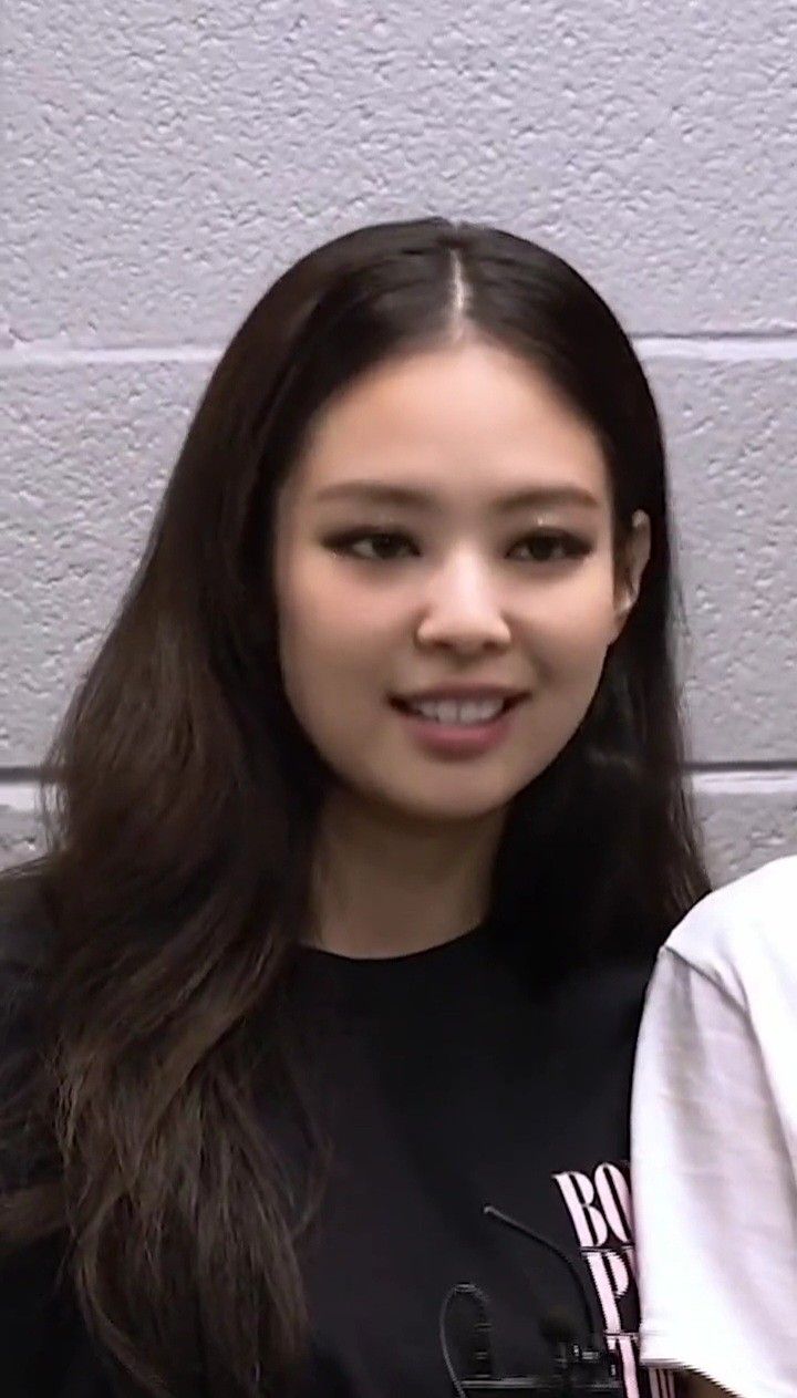 BLACKPINK JENNIE