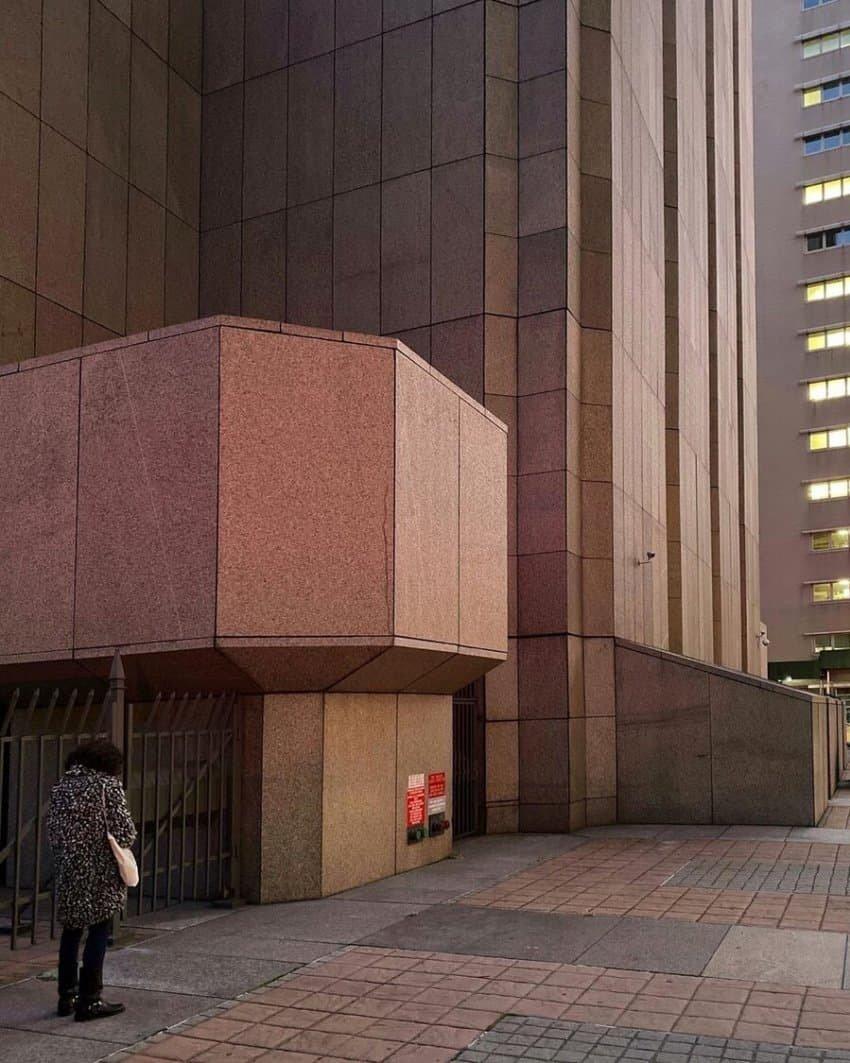 A windowless skyscraper in New York City, U.S.A. jㄷjpg