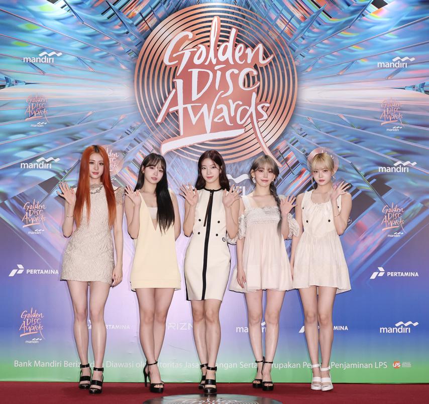 The red carpet of the Le Seraphim Golden Disc Awards