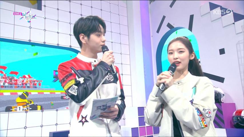 OH MY GIRL's Arin's expression of being the MC with a ponytail