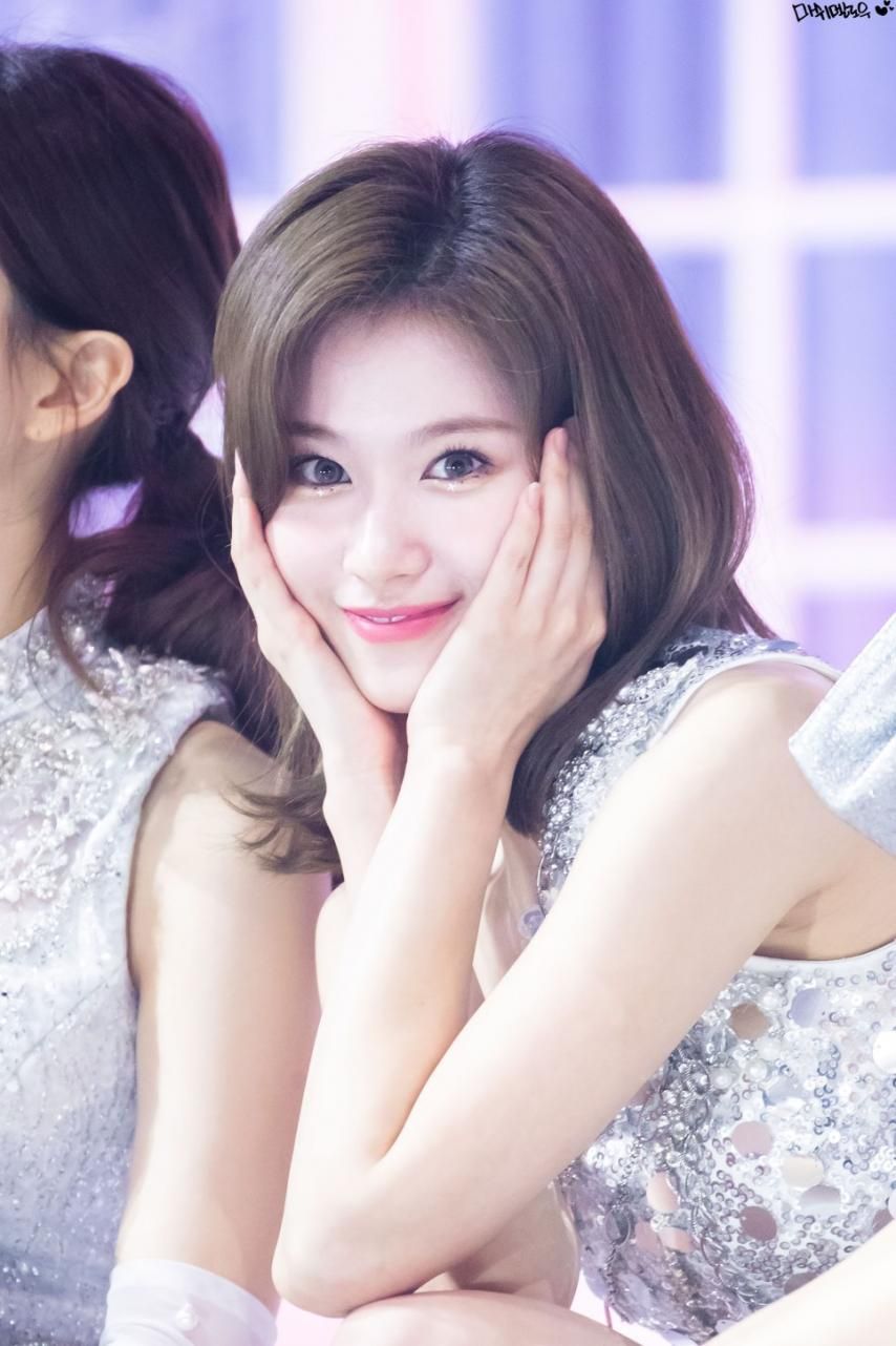 SANA of TWICE