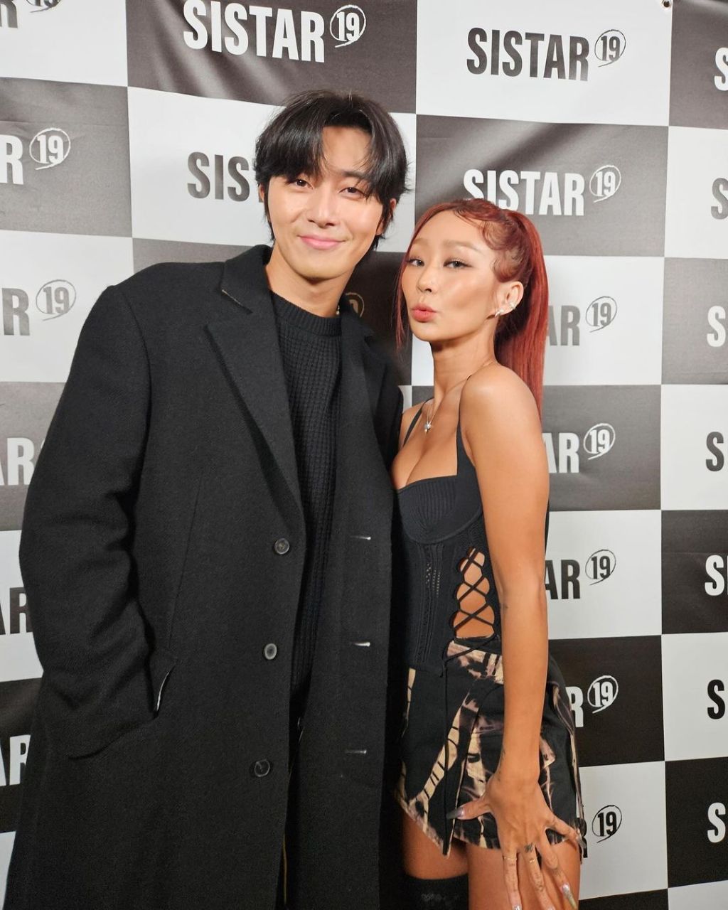 I took a picture with Park Seojoon. SISTAR19 Hyorin