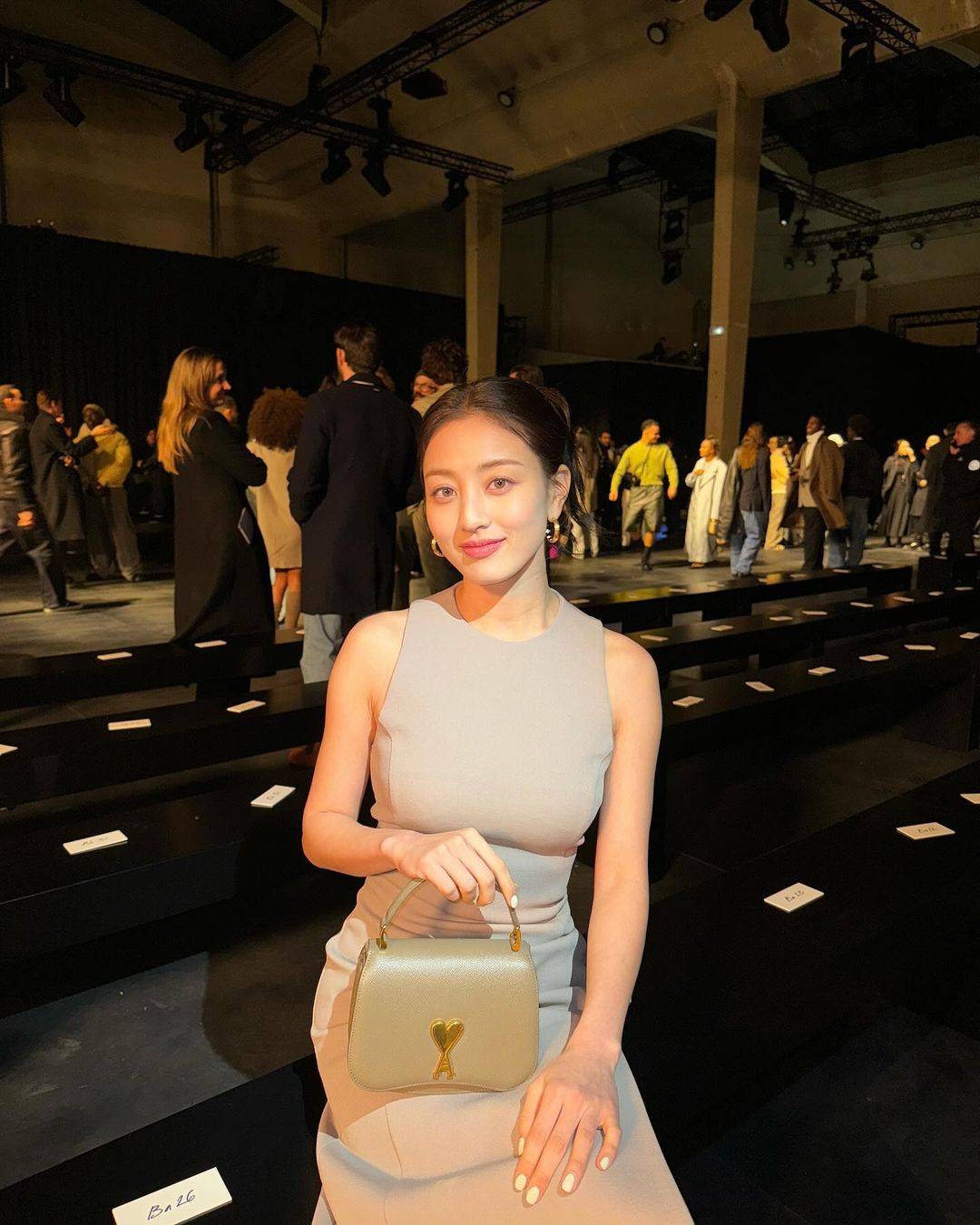 Jihyo of TWICE went to the ami fashion show wearing a gray dress