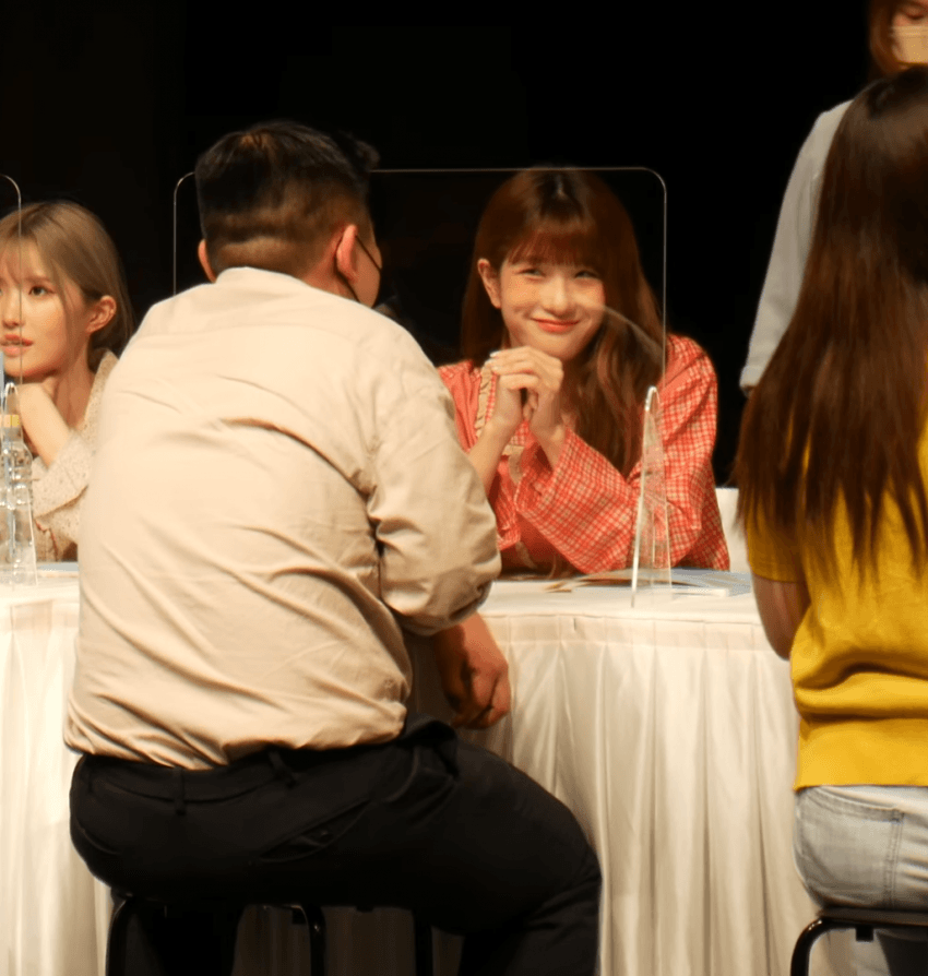 Female idol fan signing event, Feat fromis_9