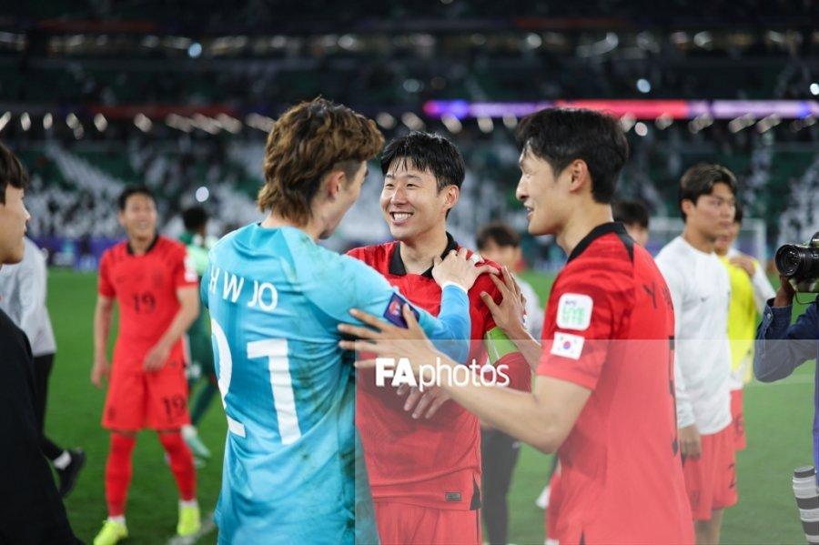 Son Heung-min reacts when Cho Hyun-woo blocks the penalty shootout