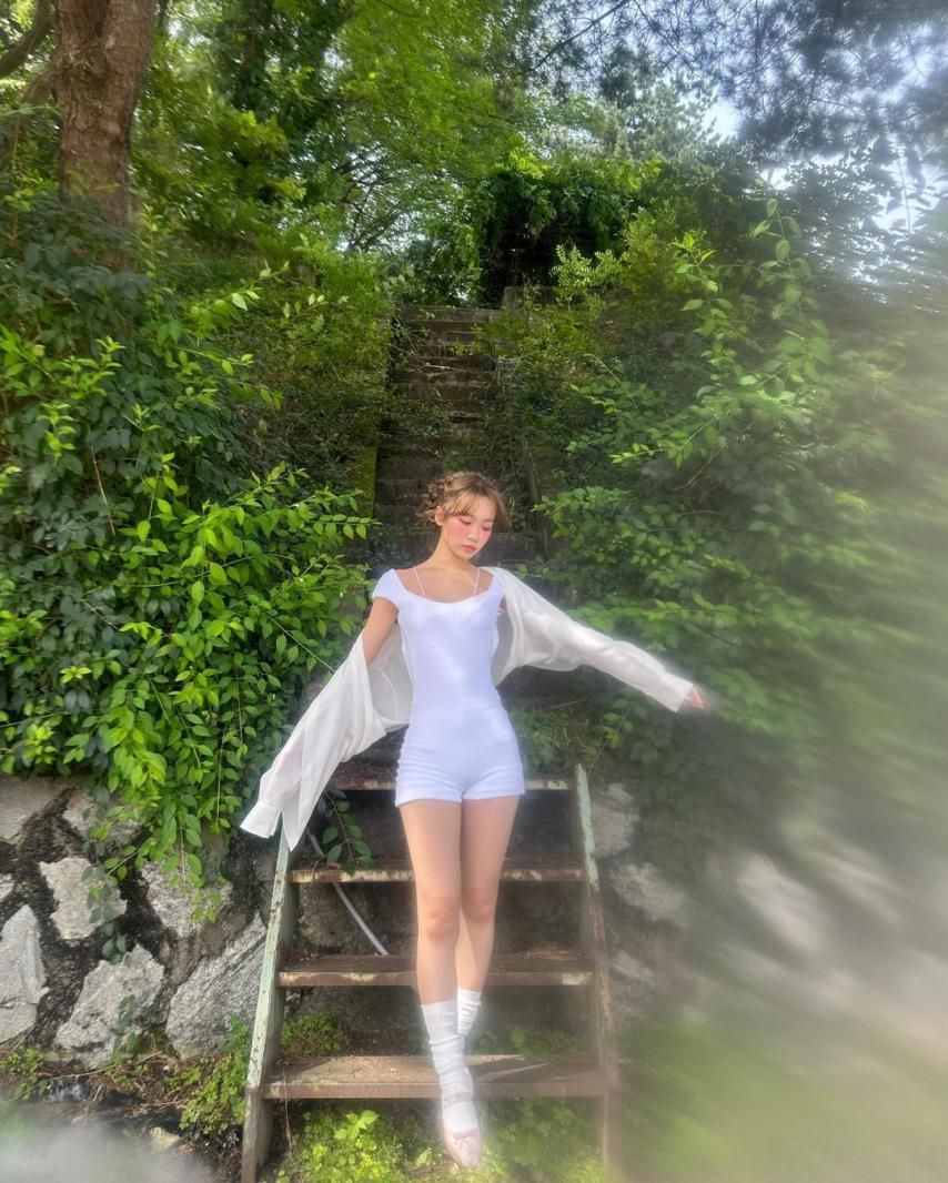 Le Seraphim Kim Chaewon's Instagram Yena Eunbi's comments