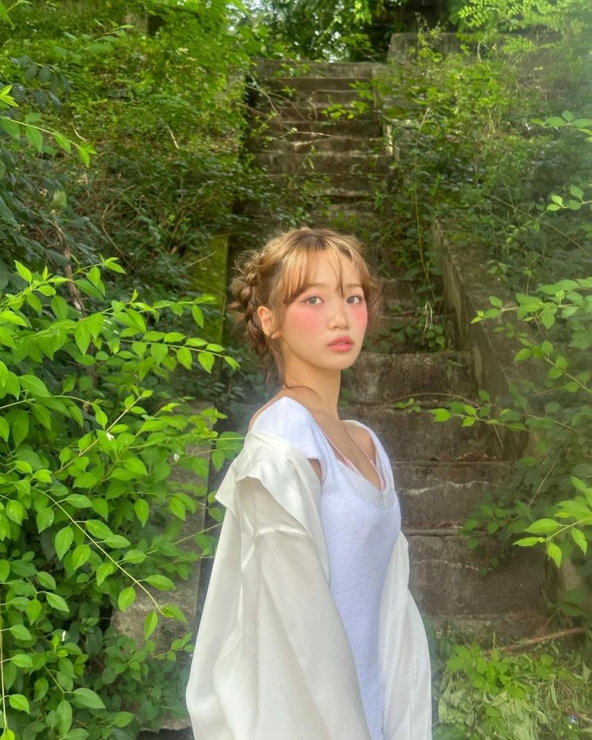 Le Seraphim Kim Chaewon's Instagram Yena Eunbi's comments