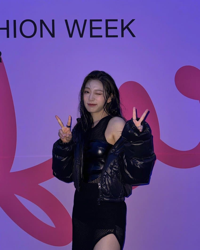 Ye-In's Black Mesh Long Skirt Slit - Seoul Fashion Week