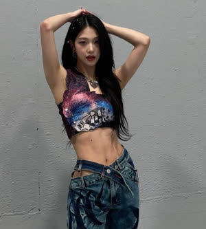 fromis_9 Lee Seoyeon Jeans Fit Belly