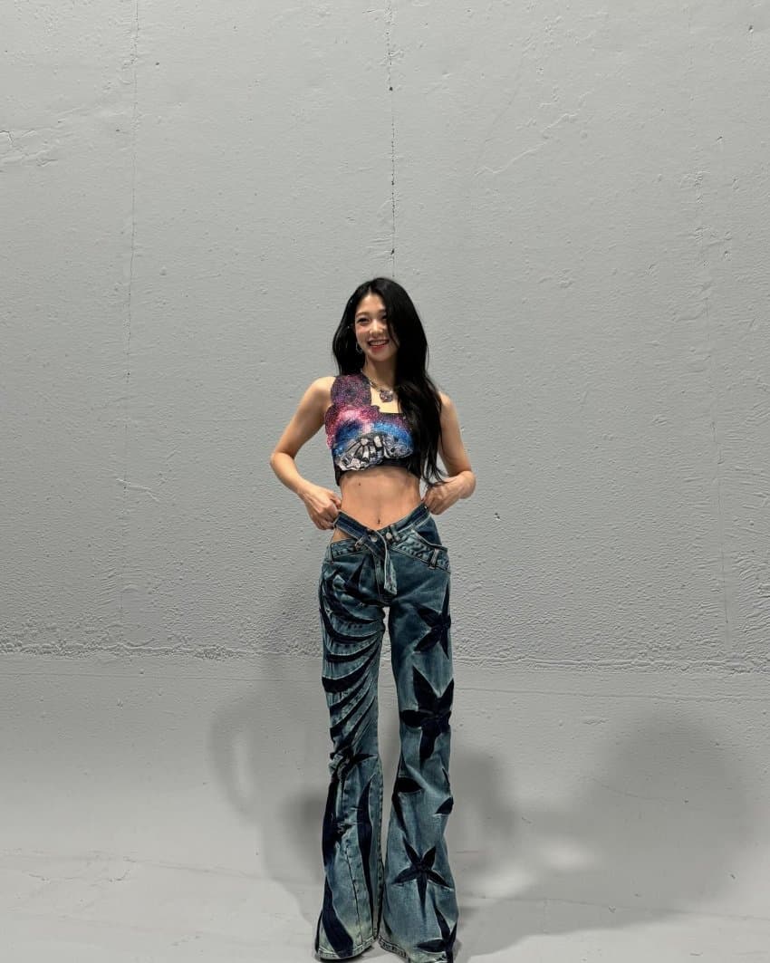 fromis_9 Lee Seoyeon Jeans Fit Belly