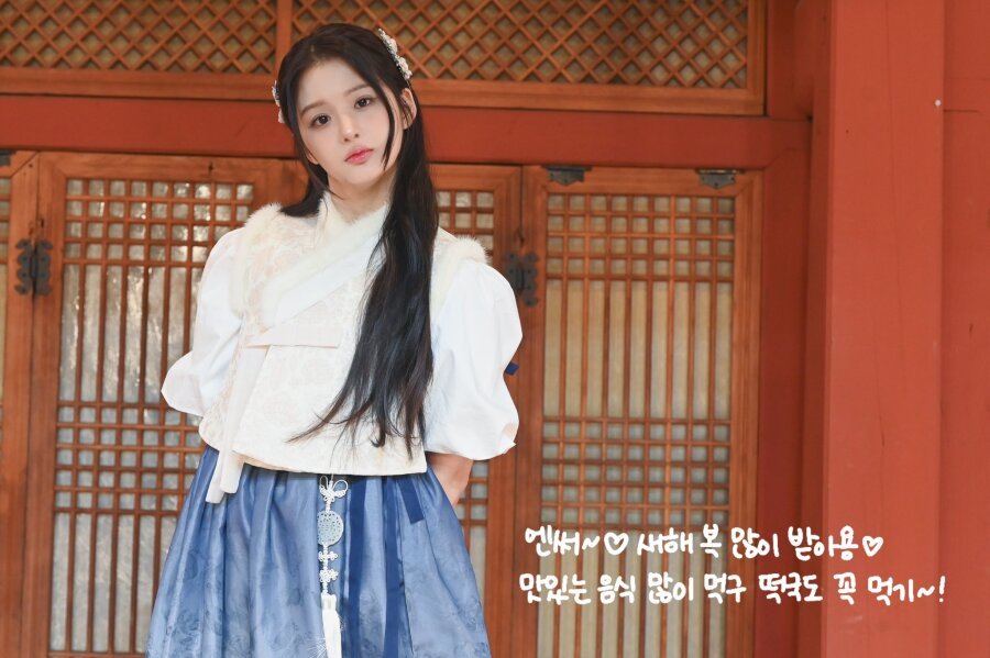 NMIX's Seol Yoon's beauty in Hanbok