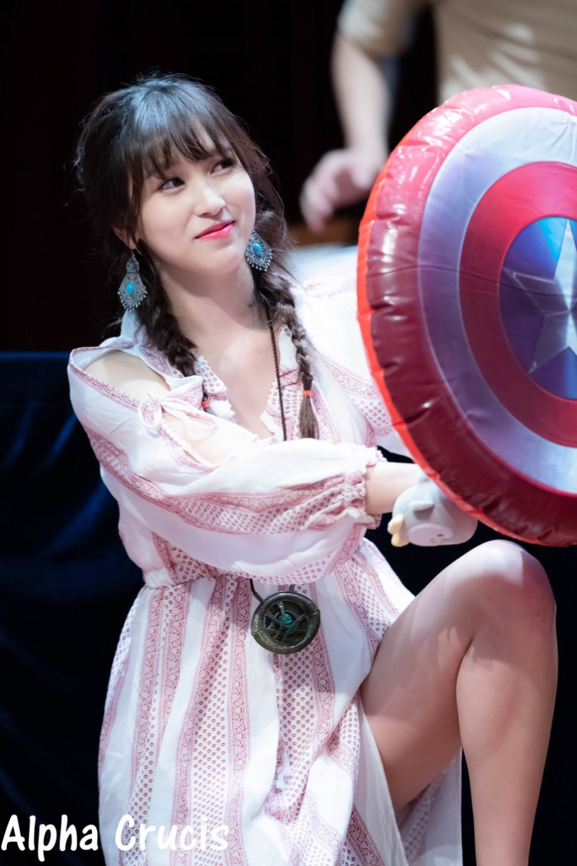 Captain America Mina with pretty legs