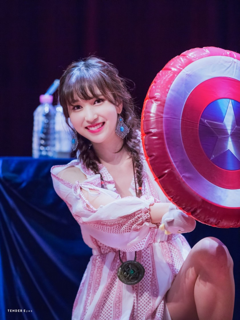 Captain America Mina with pretty legs