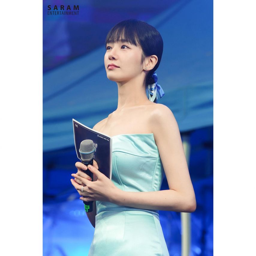 Yonsei University Festival MC Actor Park Gyu-young...body in light blue off-shoulder dress - Instagram