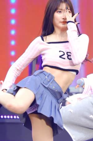 Short skirt, wide spread choreography, underpants exposed, elegant Minseo