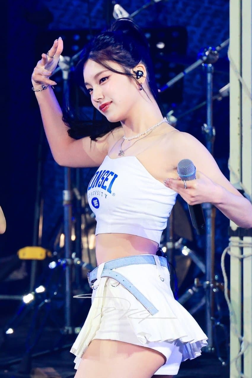 ITZY wearing cool clothes at Yonsei University Festival