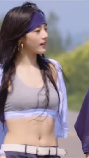 New Jeans Minji and Hani boldly wearing a gray CK bra, with a subtle bounce to the belly button