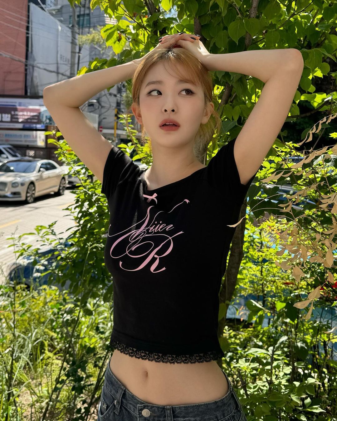 A sexy-looking black crop top with lace at the end. Red Velvet's Seulgi's sexy outfit