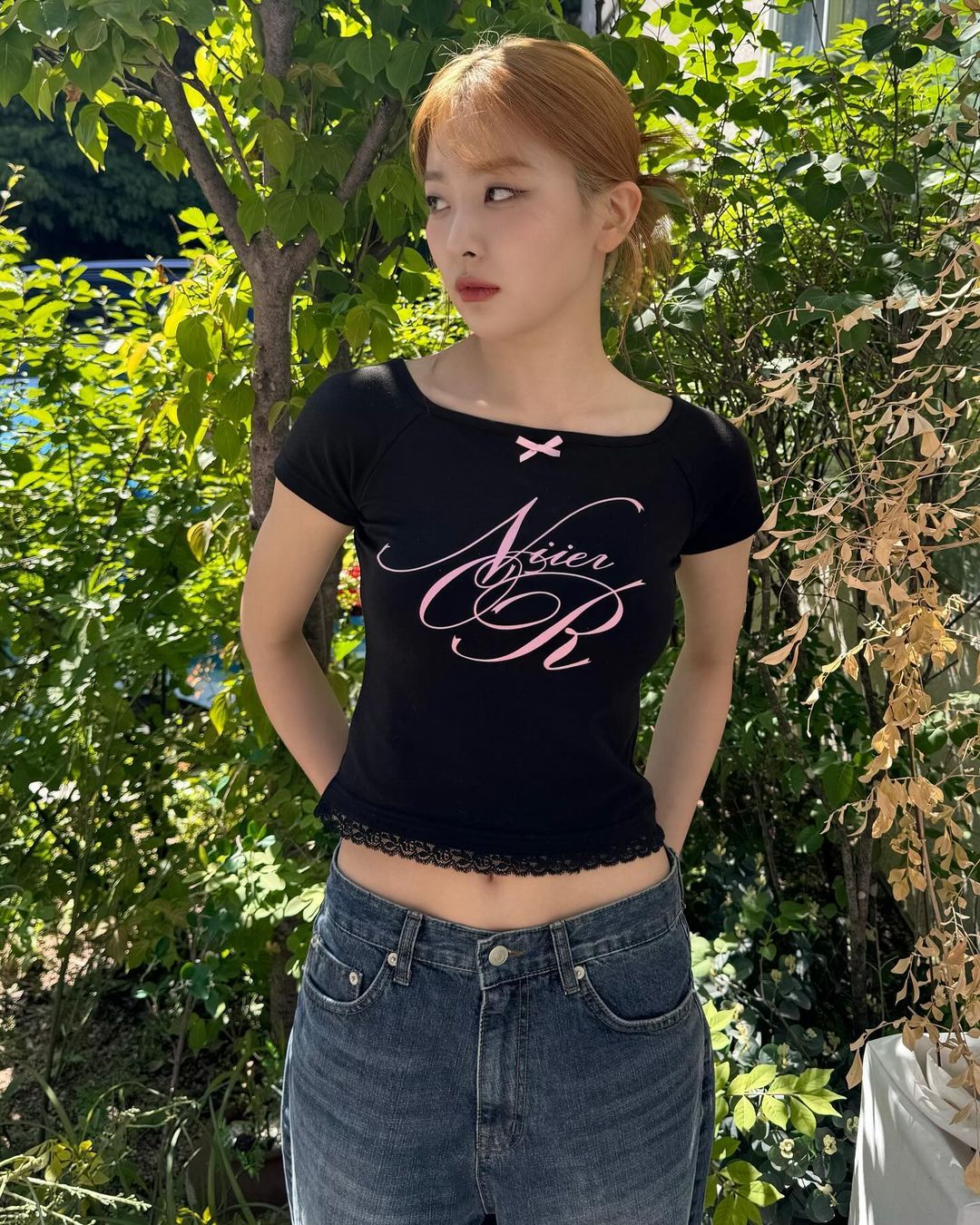 A sexy-looking black crop top with lace at the end. Red Velvet's Seulgi's sexy outfit