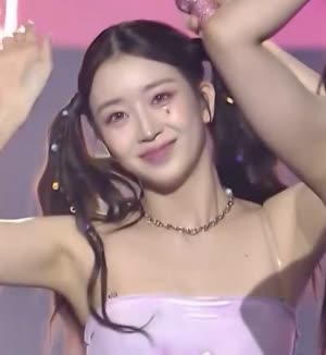 STAYC Sumin pink tube top armpit