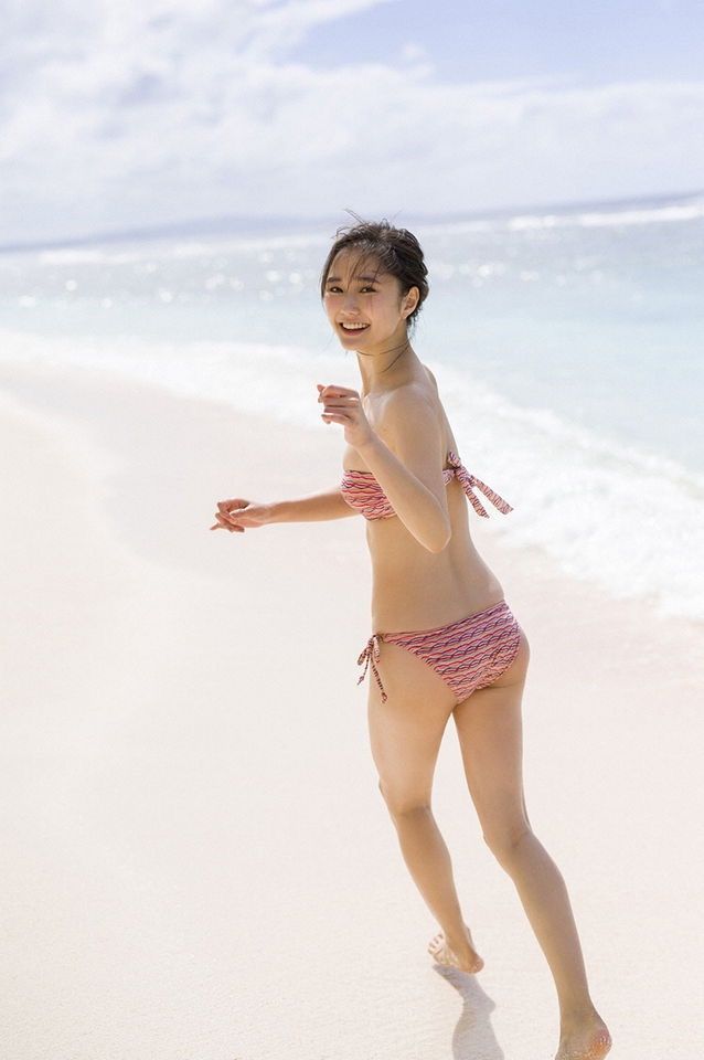 Yuna Suzuki pictorial tube top bikini