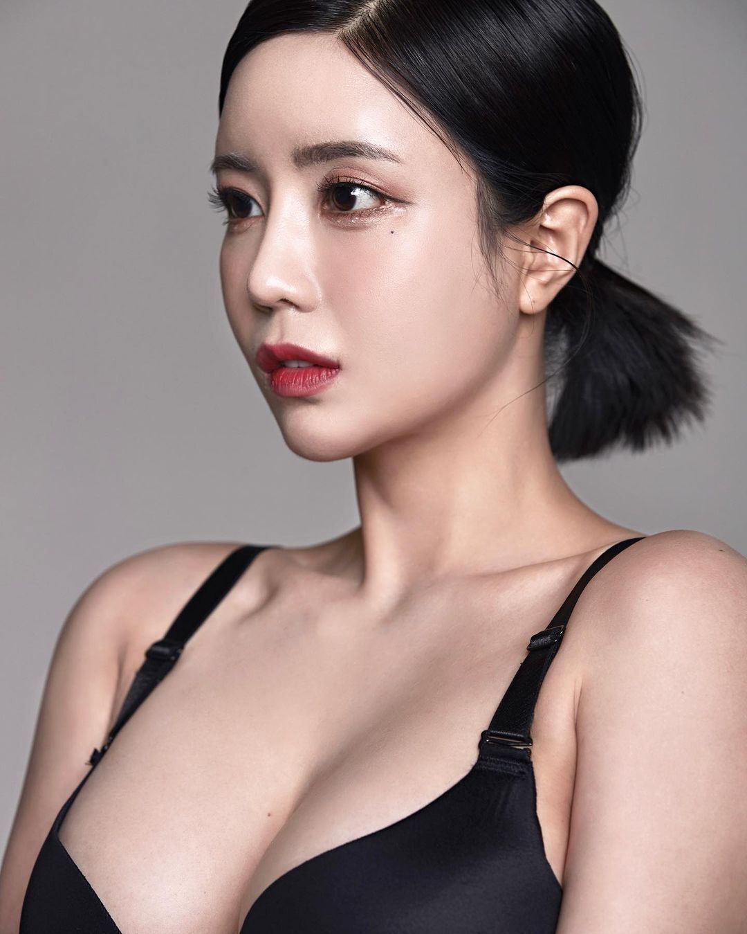 African BJ Seoyoon photo shoot black lace bra cleavage in formal suit