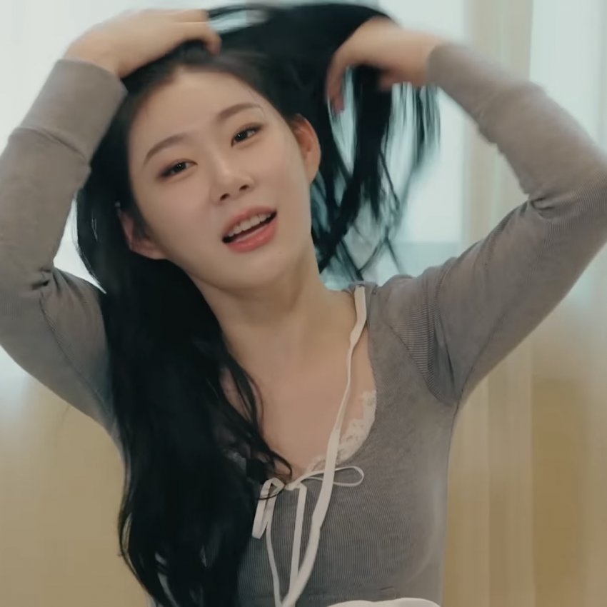 Chaeryeong's armpit sweat