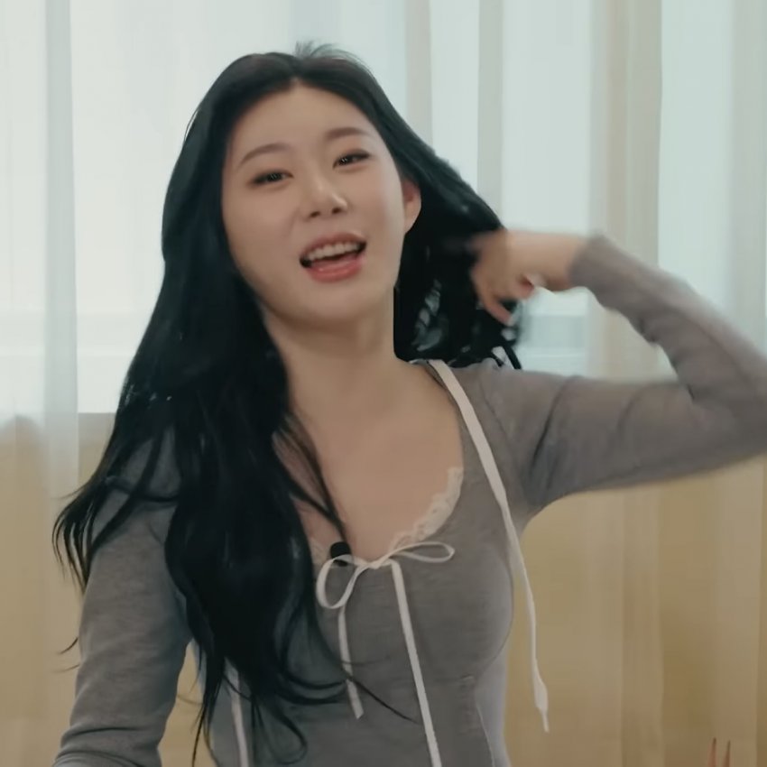 Chaeryeong's armpit sweat