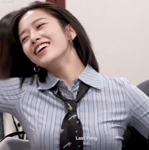 (SOUND)Ive Ahn Yu-jin tie, vertical striped shirt, bulging chest line