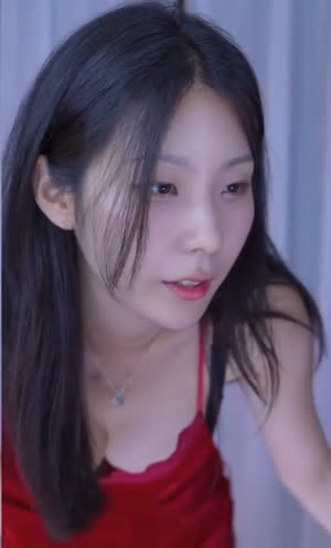 (SOUND)Juju-chan’s cleavage in the red lingerie slip sticking out of the black bra ㅗㅜㅑ