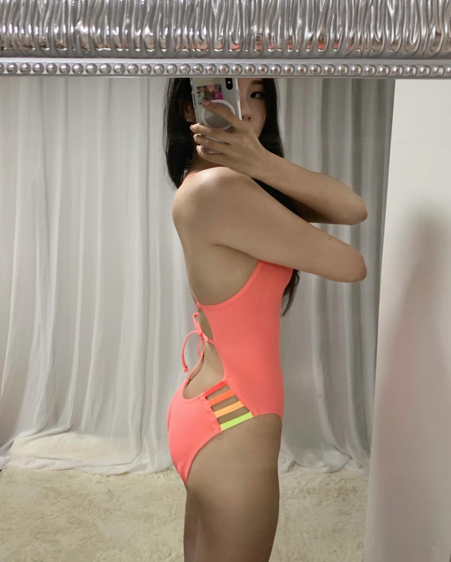 One-piece swimsuit review woman