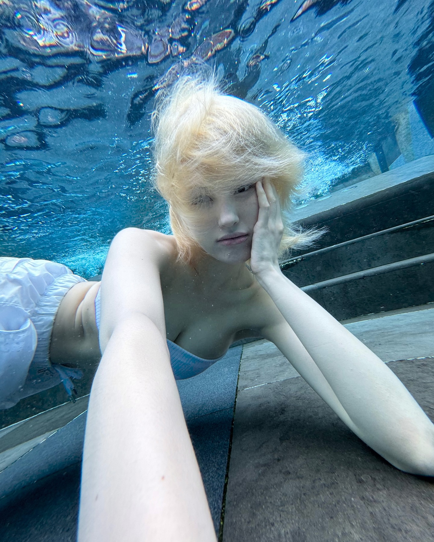 Jeon Somi's selfie taken in the water, tube top swimsuit bust