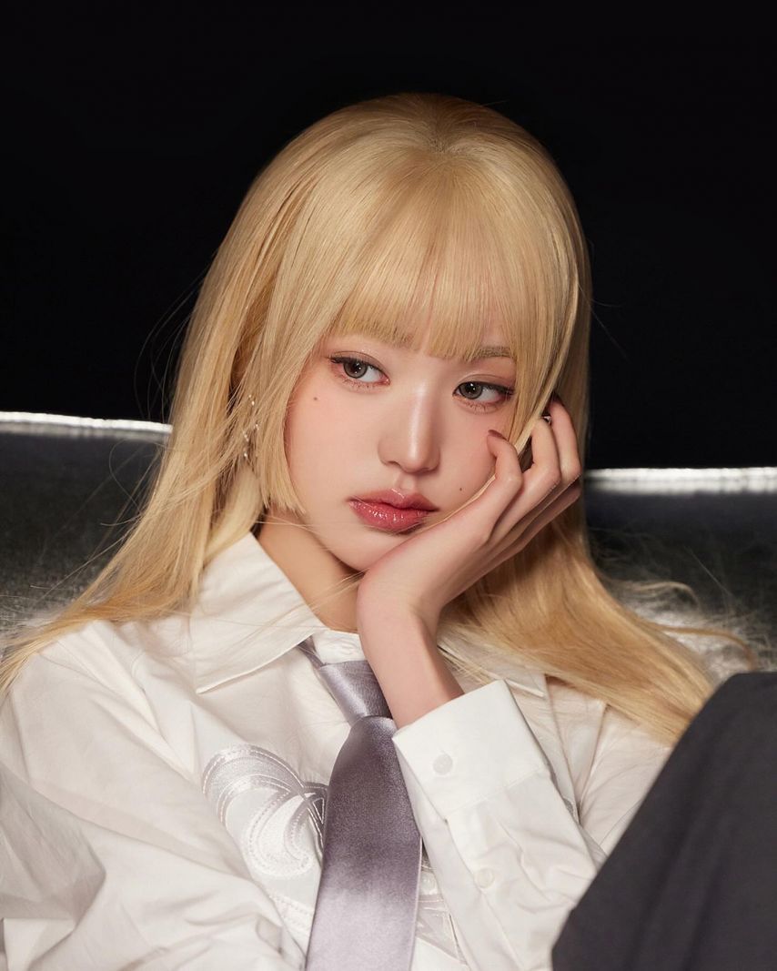 blonde jang wonyoung