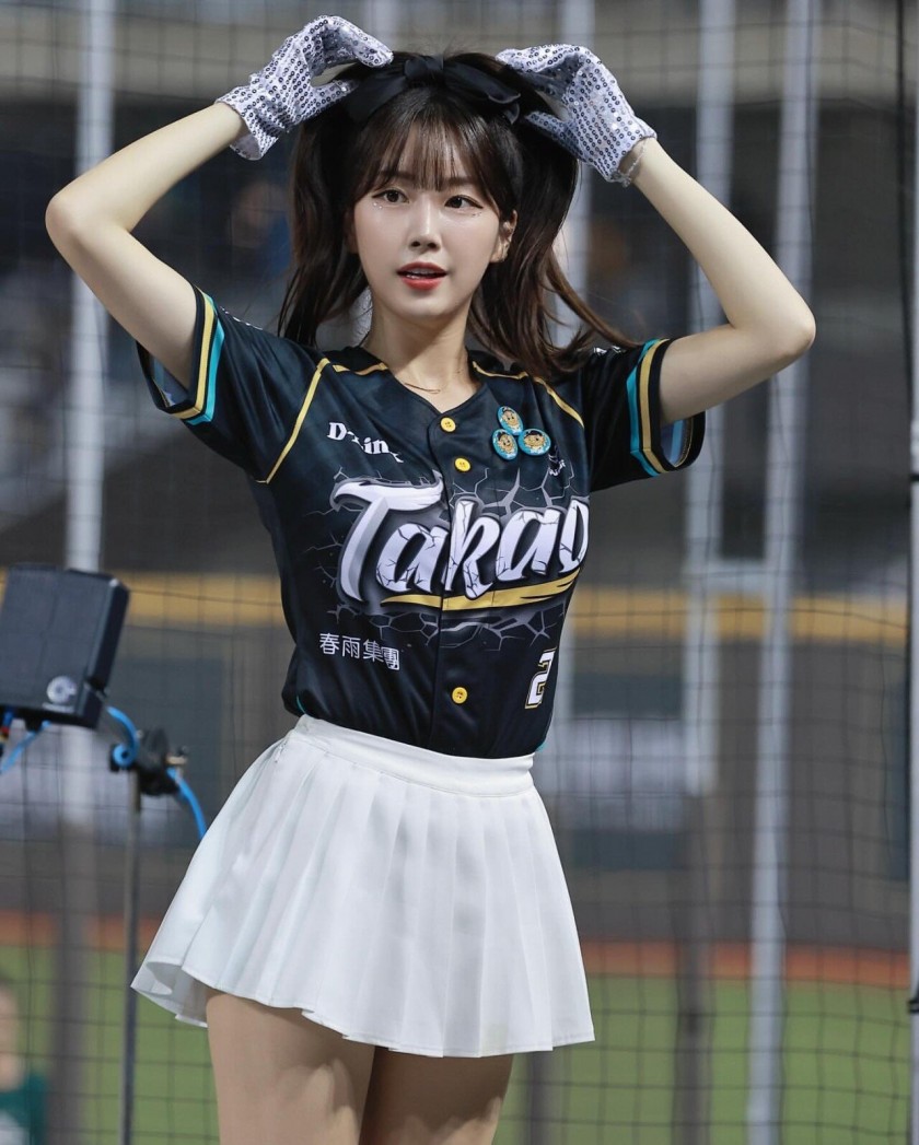 [Cheerleader] Ahn Ji-hyun cheerleader working hard in Taiwan