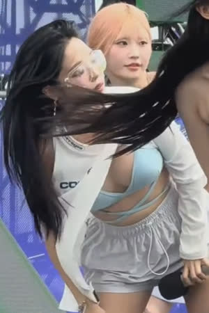 Fromis_Nine Noh Ji-seon, the only one in the Water Bomb team to wear a bikini, shows off her cleavage