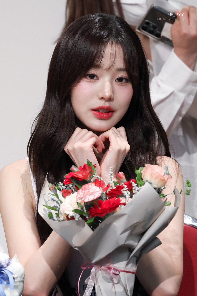 Jang Wonyoung fan signing event