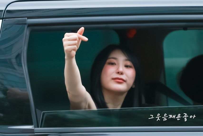 [IZ*ONE] Lee Chae-yeon, whose blood flows as a comedian