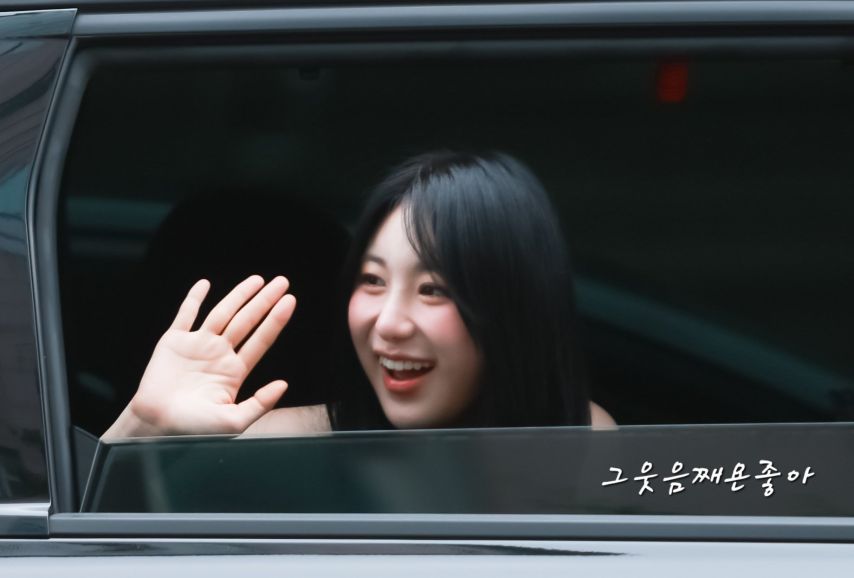 [IZ*ONE] Lee Chae-yeon, whose blood flows as a comedian