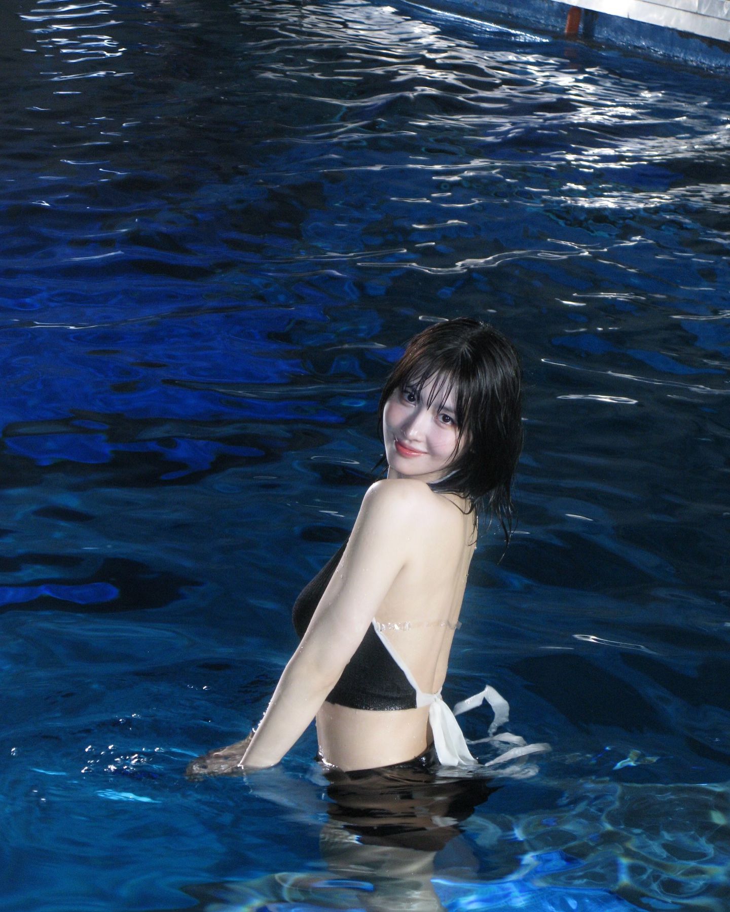 Twice Momo's black two-piece swimsuit with a solid body while scuba diving