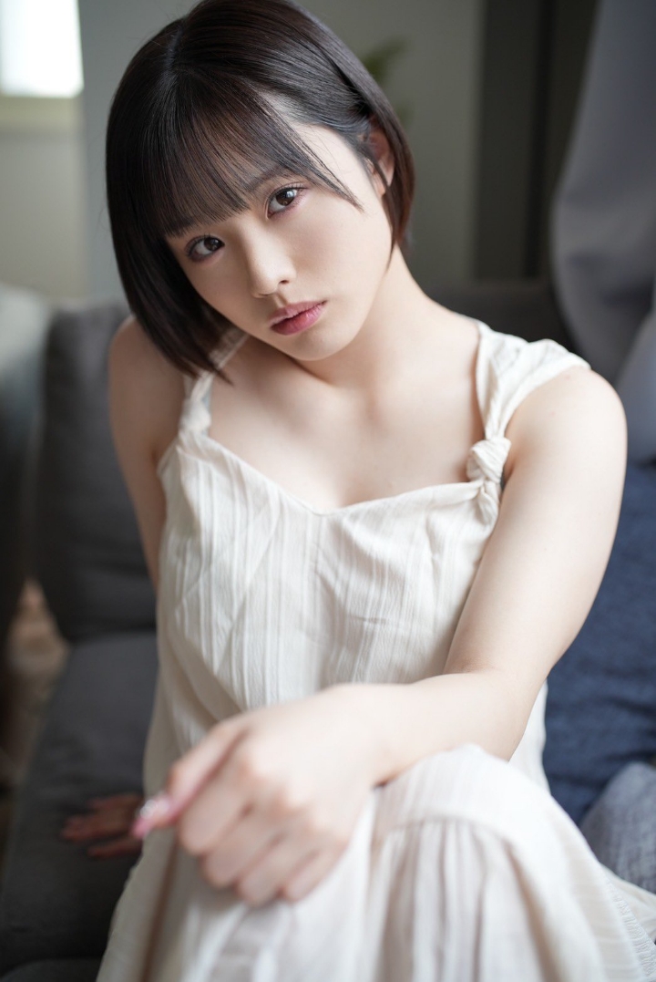 An AV actress with white skin and good acting skills who is naturally sexy.jpg